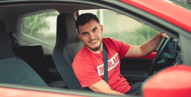 Conducteur préparant le lancement de son activité